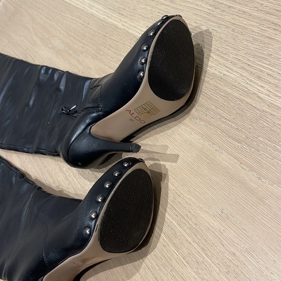 Over the knee boots - Picture 3 of 10